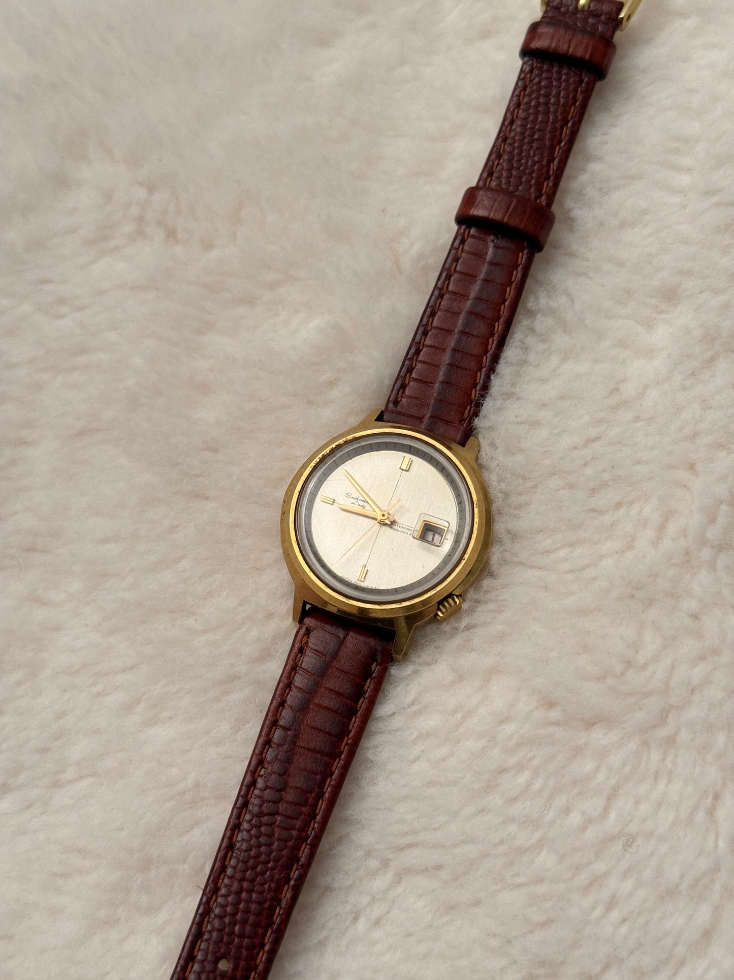vintage seikomatic round leather watch