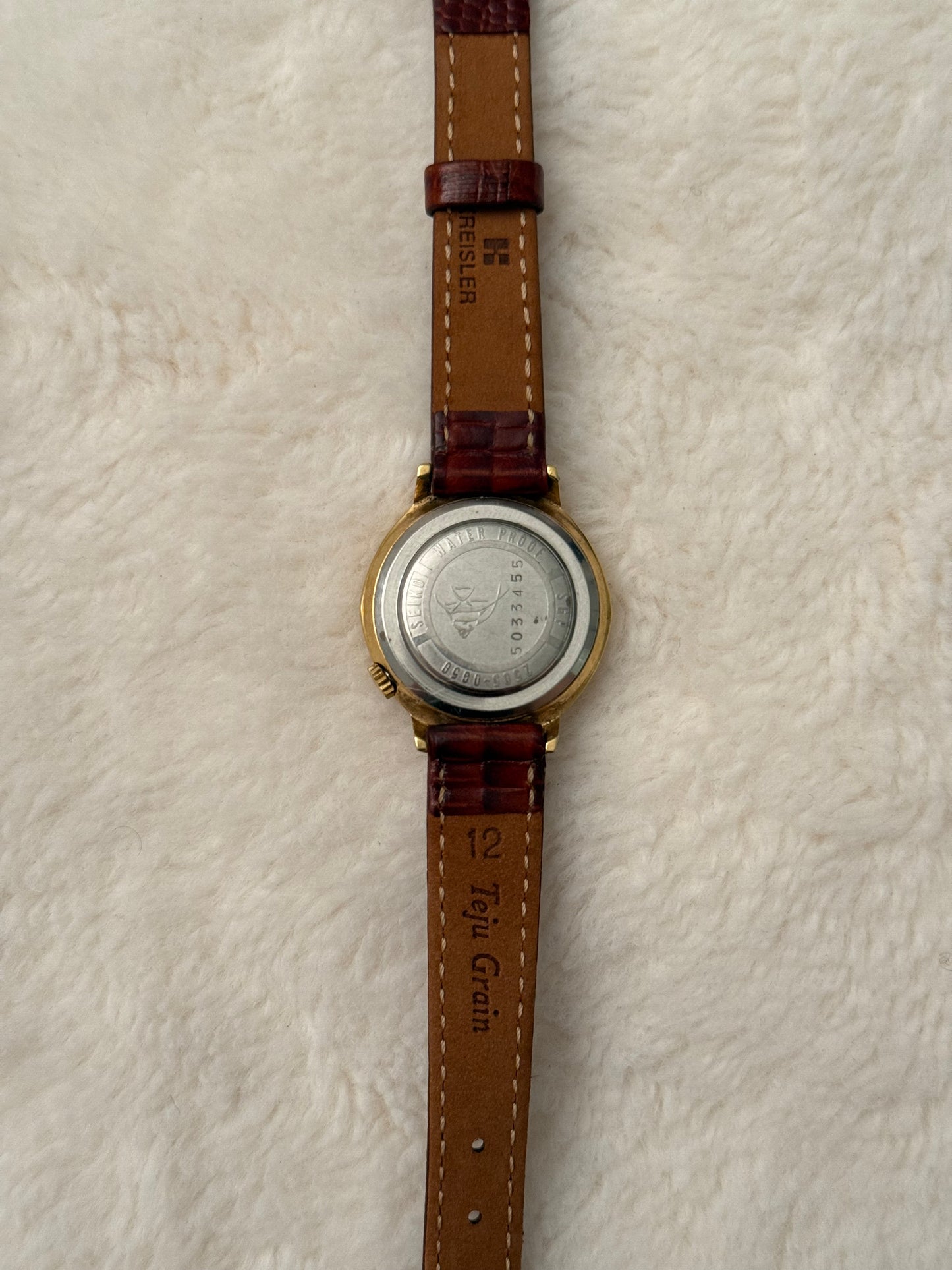 vintage seikomatic round leather watch