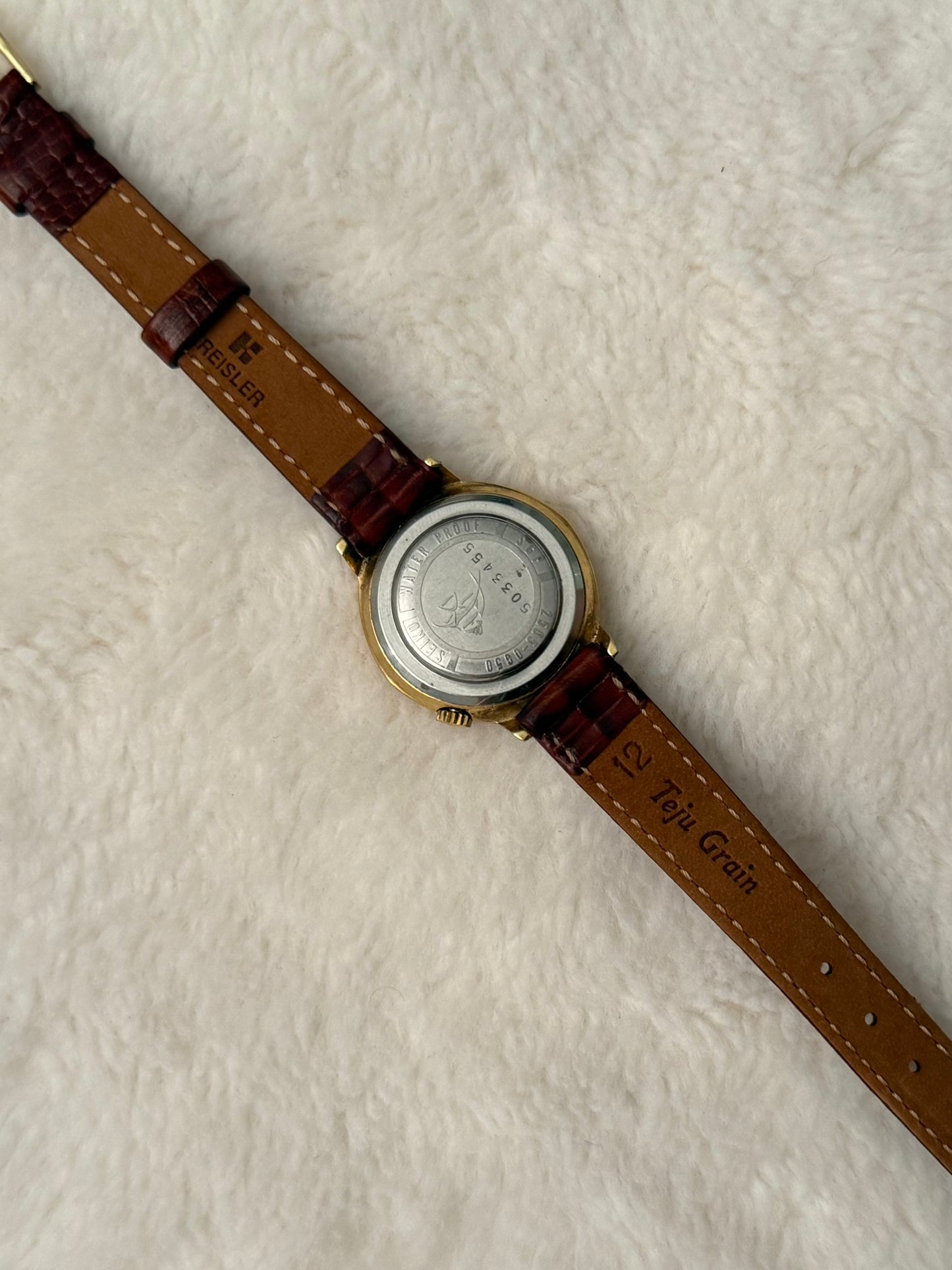 vintage seikomatic round leather watch