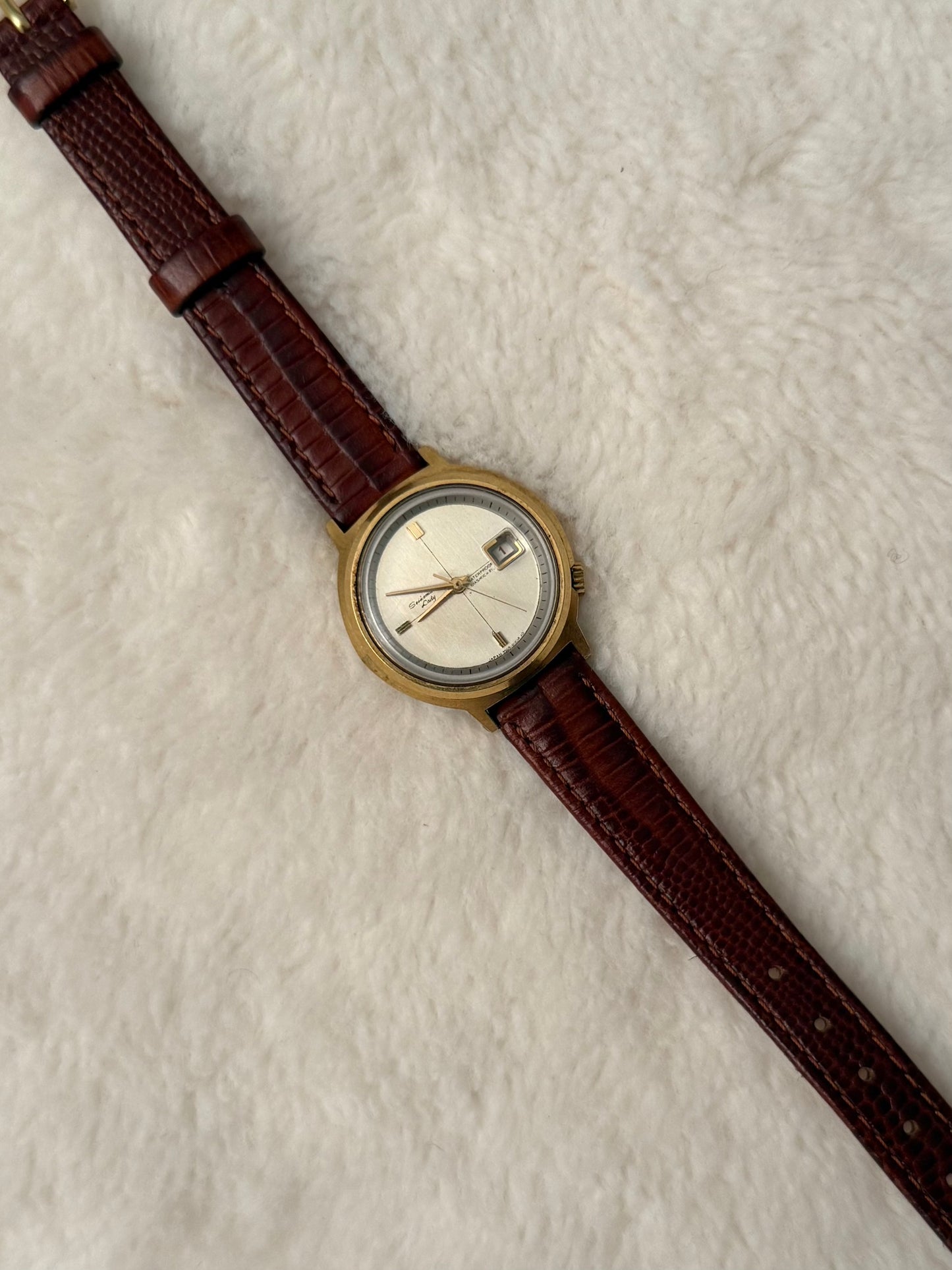 vintage seikomatic round leather watch